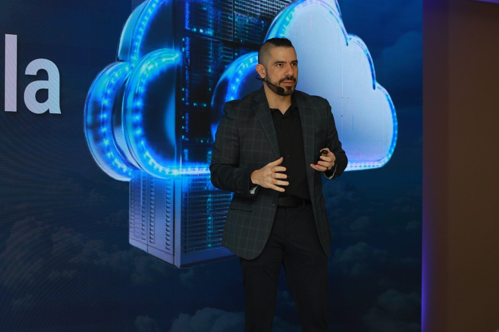 Allan Rodezno speaking at Cloud Innovation Summit 2025